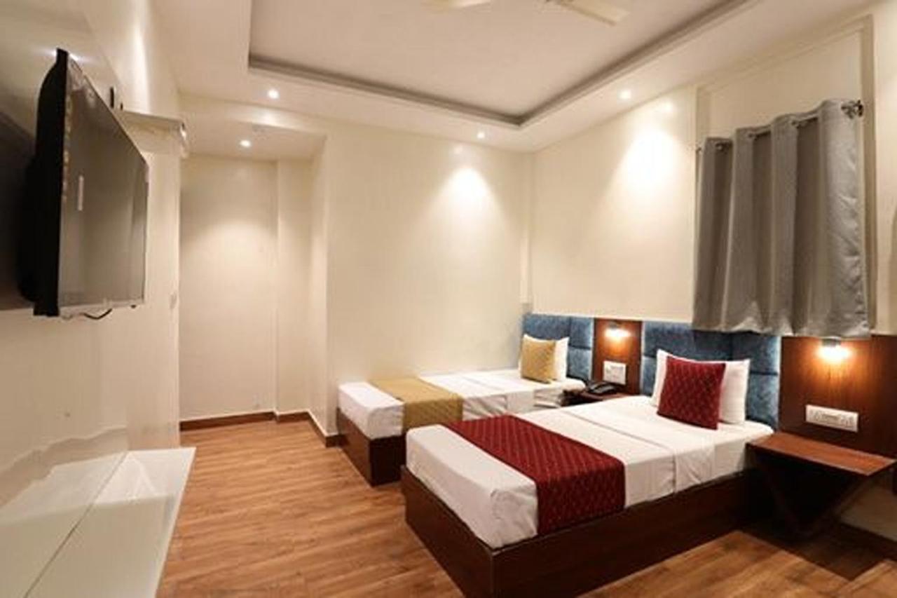 Amrit Hotel Нью-Делі Екстер'єр фото