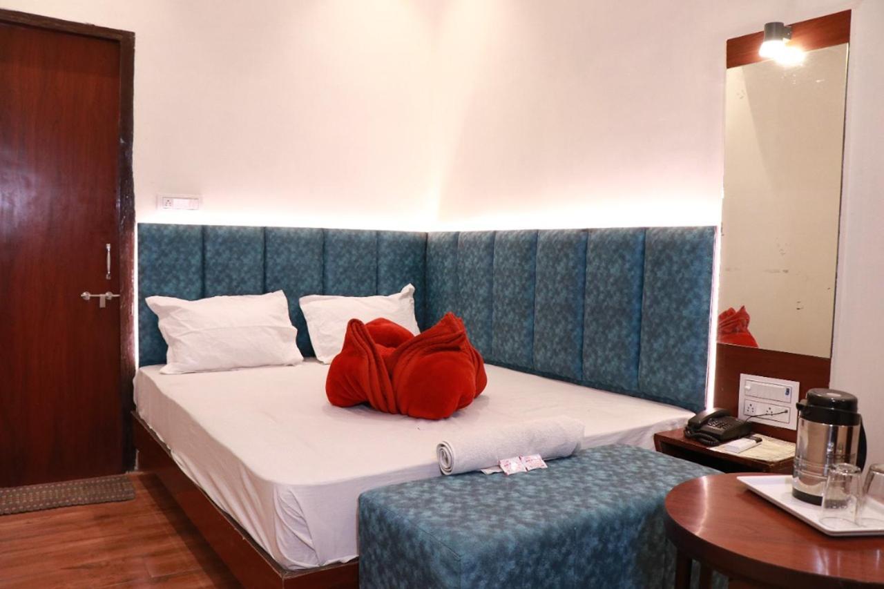 Amrit Hotel Нью-Делі Екстер'єр фото