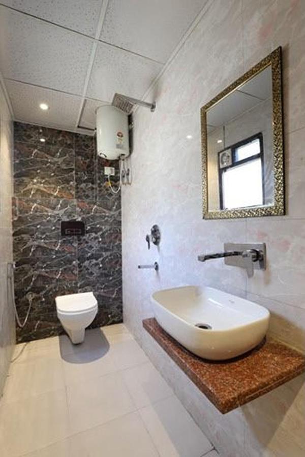 Amrit Hotel Нью-Делі Екстер'єр фото