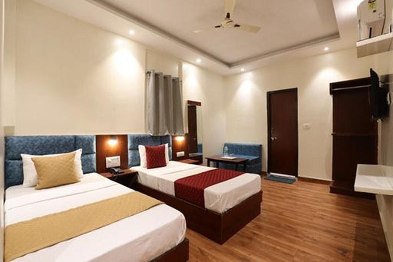Amrit Hotel Нью-Делі Екстер'єр фото
