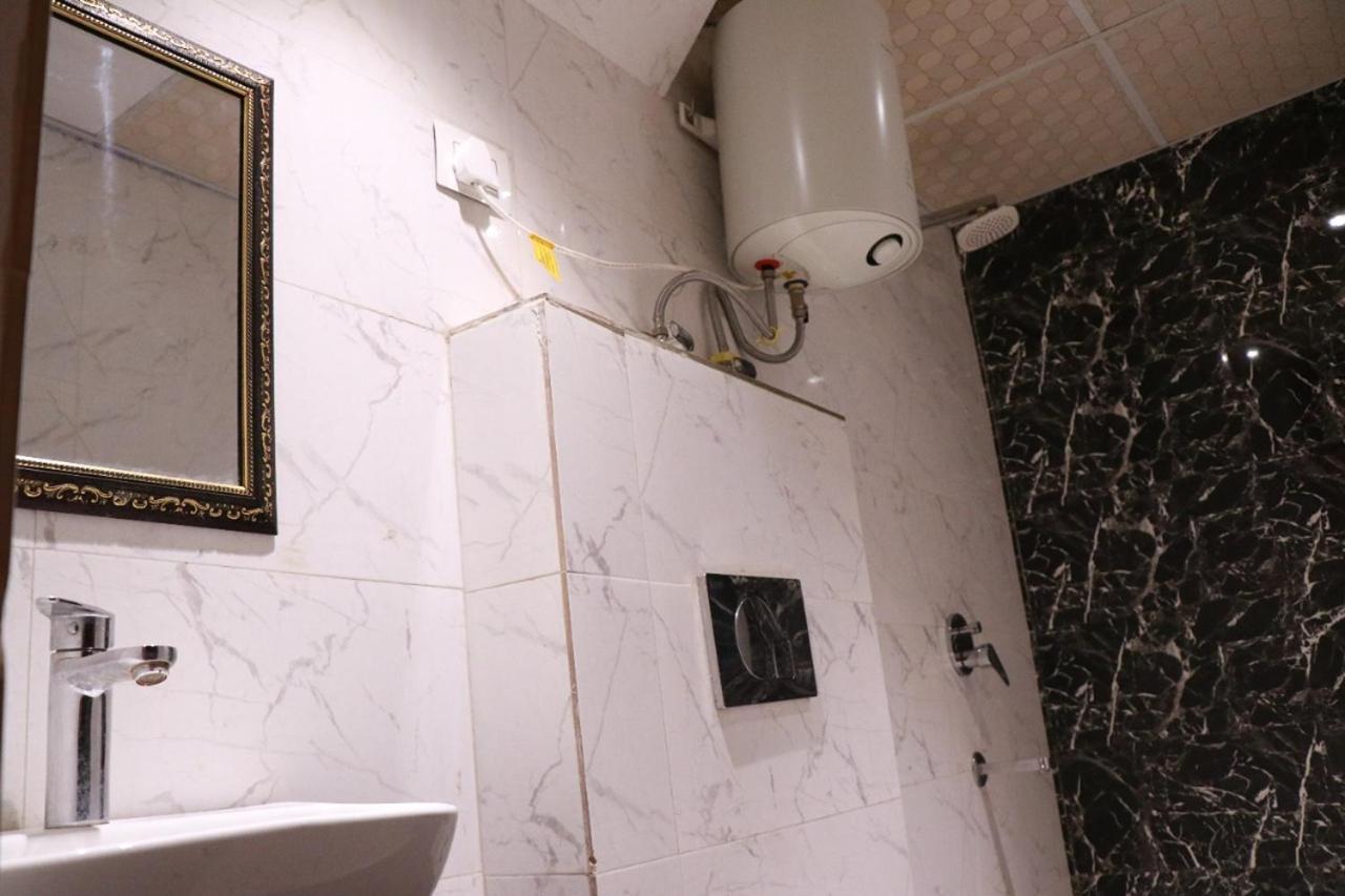 Amrit Hotel Нью-Делі Екстер'єр фото