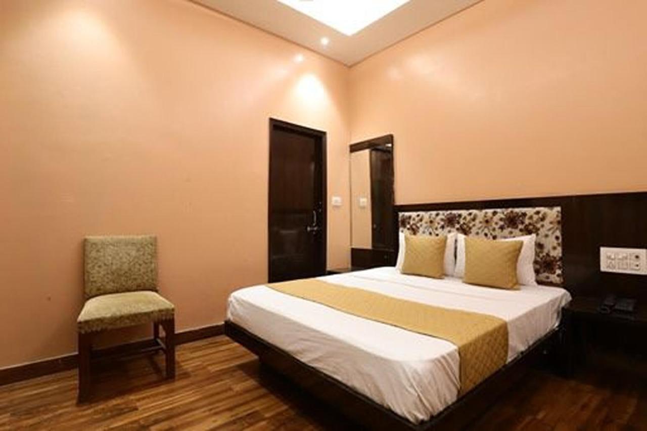 Amrit Hotel Нью-Делі Екстер'єр фото
