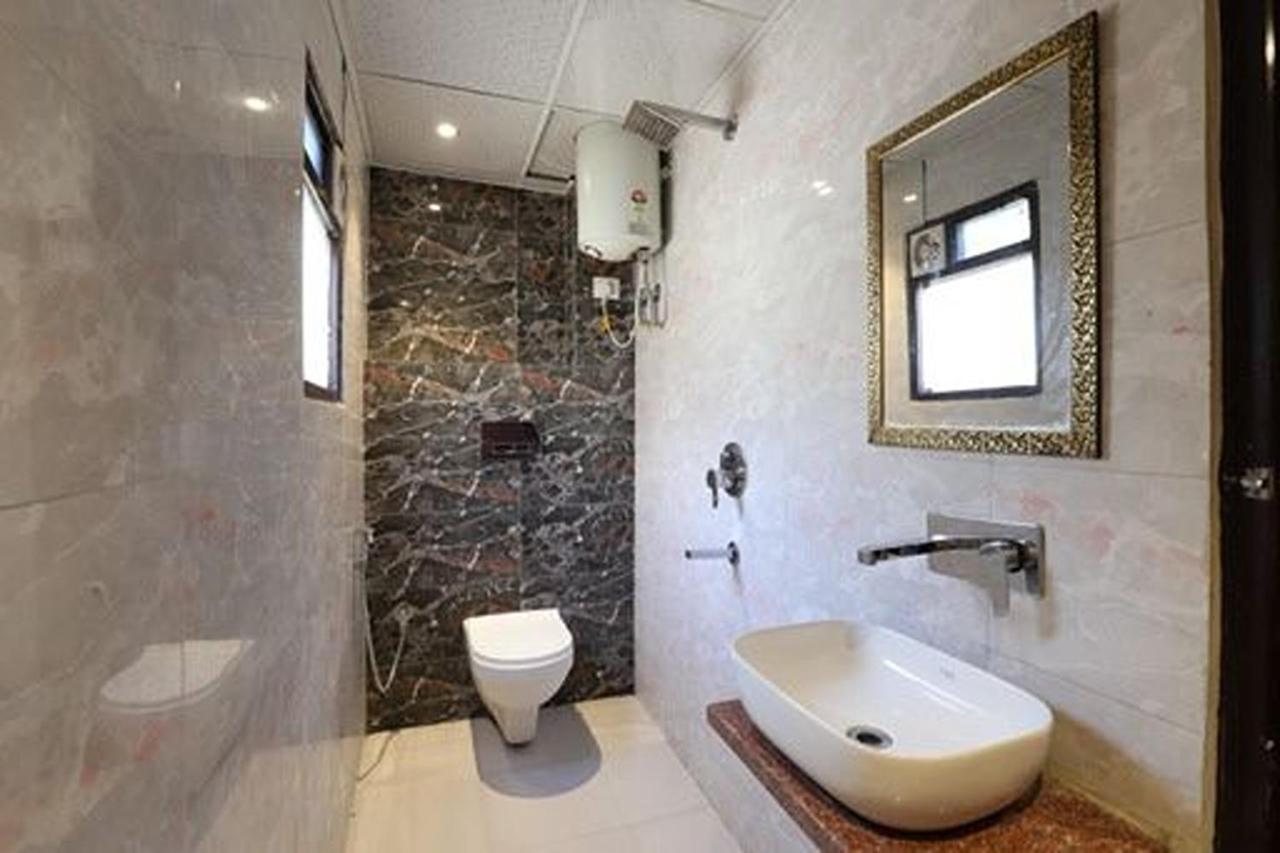 Amrit Hotel Нью-Делі Екстер'єр фото